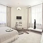 Dom Aktera Hotel