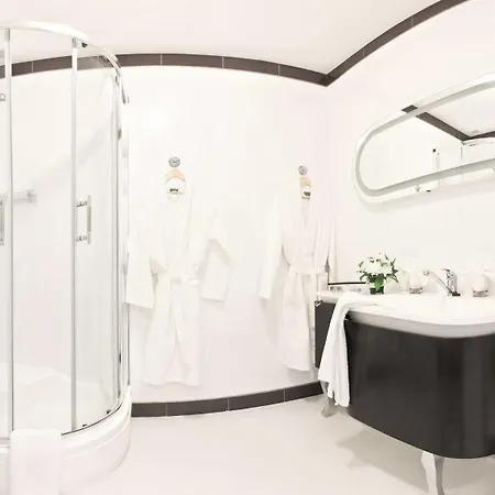 Hotel Dom Aktera 3*